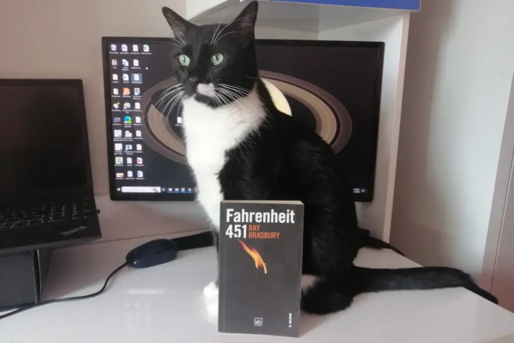 The year 2022 in science fiction: Fahrenheit 451 [Ray Bradbury]